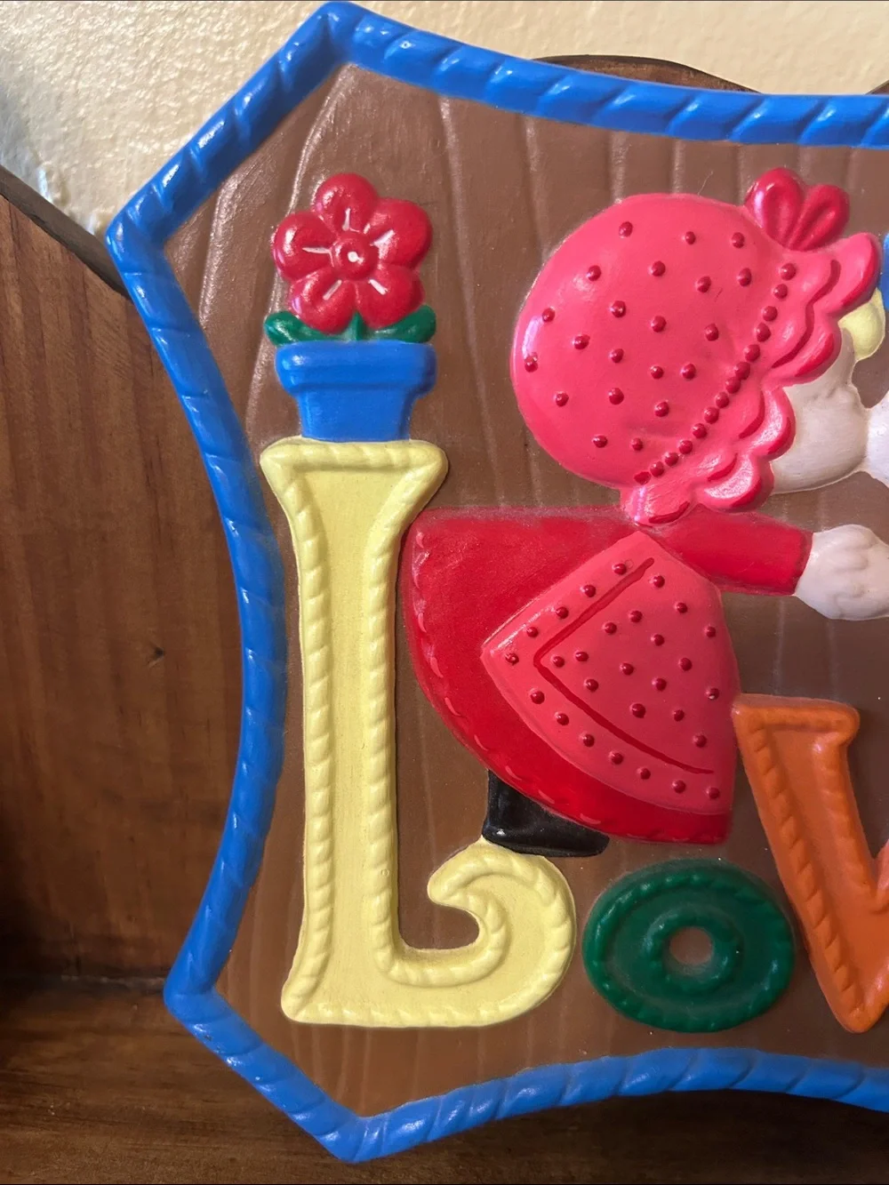VTG Unknown Brand Ceramic 'Love' Wall Plaque in Red, Blue, Green, Yellow - 76’